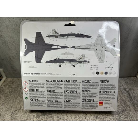 Airfix McDonnell Douglas F/A-18A Hornet #A55313 1:72 w/ Glue, Paint & Brushes - Picture 4 of 9